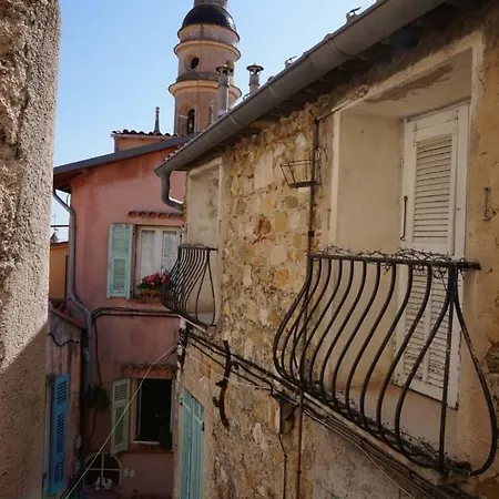 Traverse Du Vieux Chateau Апартаменты *