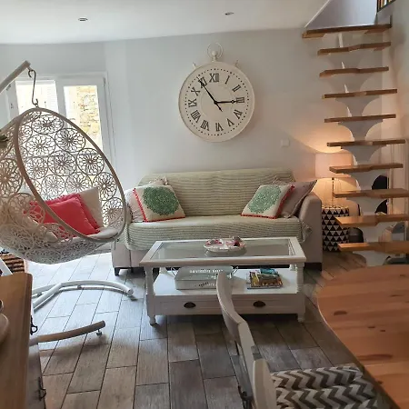 Traverse Du Vieux Chateau *