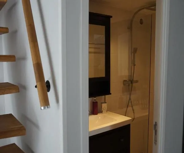 Traverse Du Vieux Chateau *