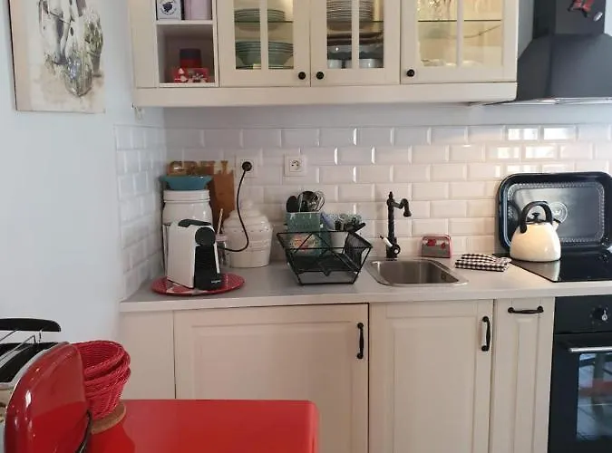 Traverse Du Vieux Chateau 芒通