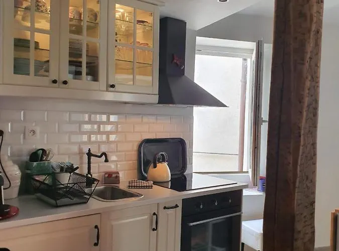 Traverse Du Vieux Chateau